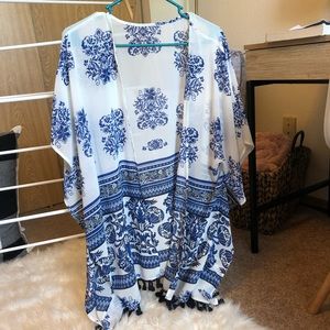 🔥HUGE MOVING SALE🔥 Charlotte Russe Kimono